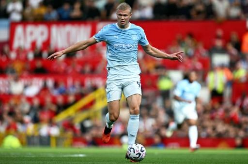 Referees chief Webb 'really disappointed' over VAR error in Manchester derby