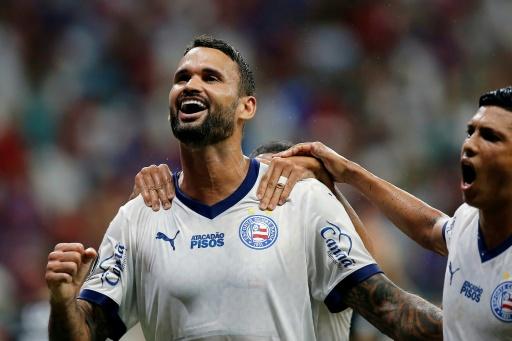 El delantero del Bahia Willian José celebra tras marcar el segundo gol ante el O'Higgins de Chile, durante el partido disputado en el estadio Arena Fonte Nova de Salvador, Brasil, el 25 de febrero de 2026 — Arisson MARINHO / AFP