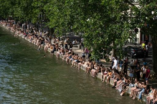 Almost 8,000 excess deaths in France's scorched summer: statistics