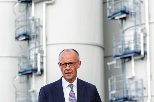 Le chancelier allemand Friedrich Merz s'adresse à la presse à Leuna, dans l'est de l'Allemagne, le 3 septembre — Jens SCHLUETER / AFP