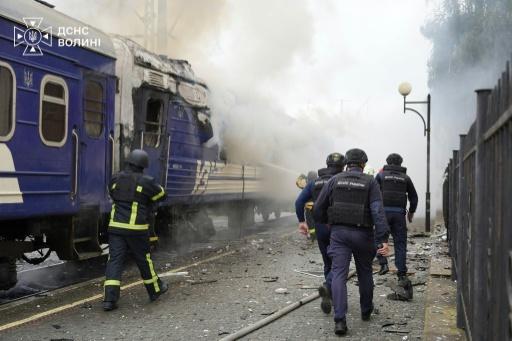 Zelensky says Ukraine ready for 'de-escalatory steps'