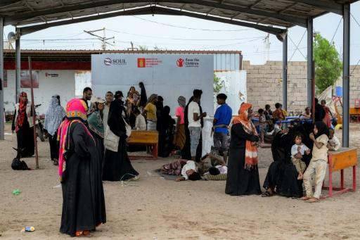نازحون في مركز إقامة موقت شمال عدن في صورة ملتقطة في 15 أيلول/سبتمبر 2026 — -