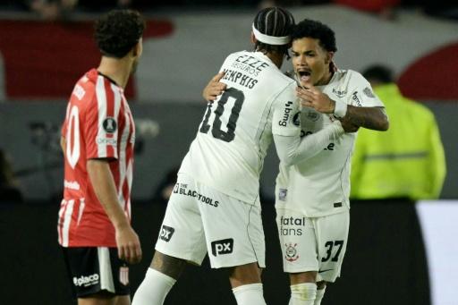 Corinthians busca empate com Estudiantes (1-1) na ida das quartas da Libertadores