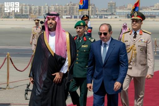 ولي العهد السعودي يصل إلى القاهرة للقاء السيسي
