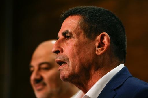 ضابط يهودي يقول إنه يسعى إلى "هدم الحواجز" بانضمامه لحزب عربي في الانتخابات الإسرائيلية المقبلة