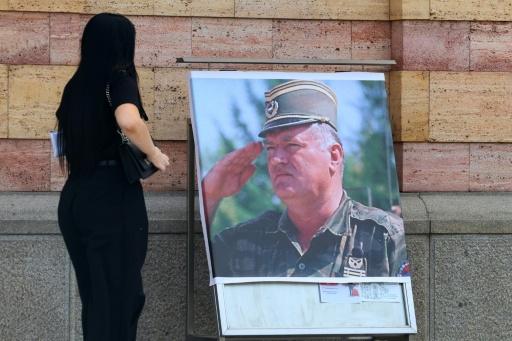 Leiche von Kriegsverbrecher Mladic in Serbien eingetroffen