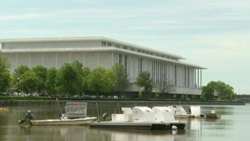 Trump dice que el Kennedy Center cerrará tras la negativa judicial a incluir su nombre
