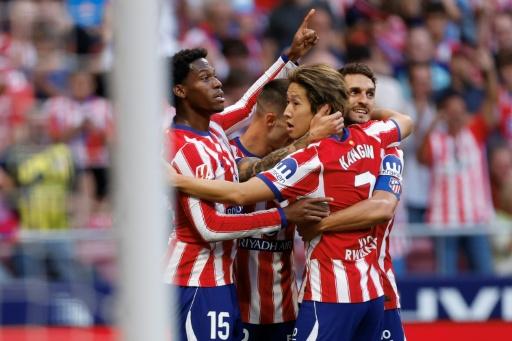 Com hat-trick de Raphinha, Barcelona atropela Racing no Espanhol; Atlético goleia Osasuna