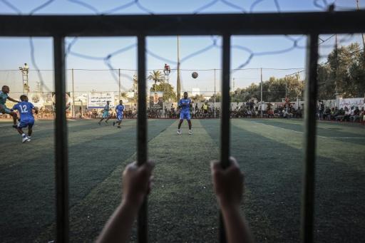 El fútbol vuelve a los territorios palestinos, pese al duelo