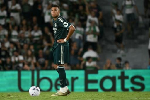 Mbappé é criticado por direita e extrema direita em episódio com camisa de Ceuta
