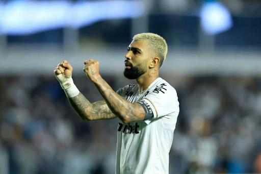 Gabigol celebra uno de los goles de la victoria del Santos sobre el Atlético Mineiro el 9 de setiembre de 2026 en partido de ida de cuartos de final de la Copa Sudamericana jugado en Vila Belmiro, en Santos — Miguel SCHINCARIOL / AFP
