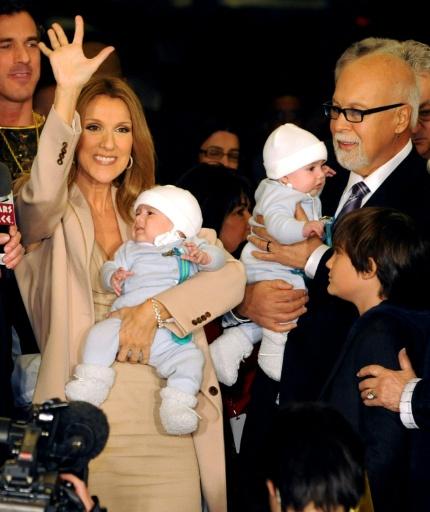 Céline Dion en el Caesars Palace de Las Vegas el 16 de febrero de 2011 junto a su marido, René Angélil, su hijo, René-Charles, y sus gemelos, Eddy y Nelson — BRIAN JONES / AFP