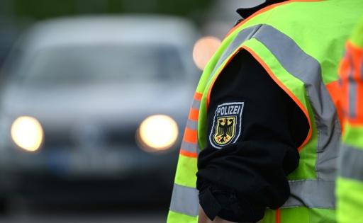 Autobahn in die Schweiz gesperrt - "Bild": Sprengstoff-Alarm bei Autokontrolle