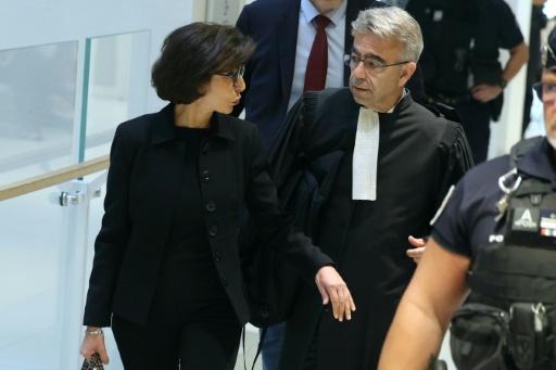 Rachida Dati et l'un de ses avocats, Me  Antoine Beauquier, arrivent au palais de justice de Paris le 16 septembre 2026 — Thomas SAMSON / AFP