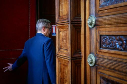 L'ancien maire de Saint-Étienne Gaël Perdriau arrive à la cour d'appel de Lyon pour la décision dans l'affaire de la sextape, le 10 septembre 2026 — OLIVIER CHASSIGNOLE / AFP