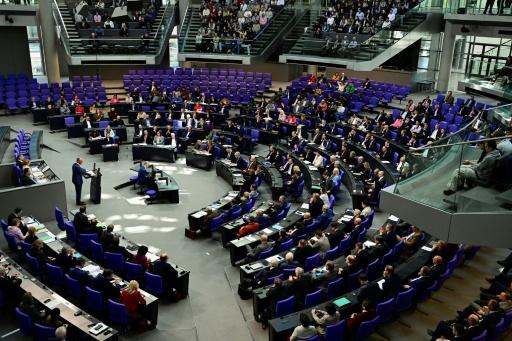Innere Sicherheit und Migration: Dobrindt verteidigt Kurs gegen Kritik der Opposition