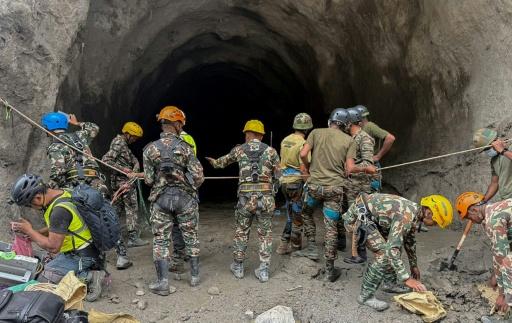 Nepal tunnel rescues face 'unprecedented' challenge