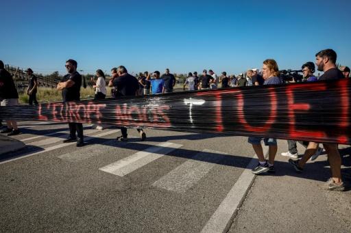 Carburants: levée du blocage par les pêcheurs du dépôt pétrolier de Fos-sur-Mer