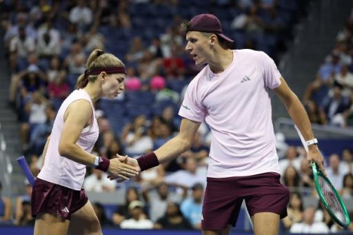 Los checos Mensik y Muchova ganan los dobles mixtos del Abierto de EEUU