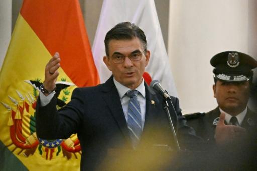 Paz pide investigar un "posible atentado" tras las mortales explosiones en una unidad militar de Bolivia