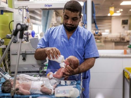 رعاية أطفال خدج في مستشفى ناصر بخان يونس بقطاع غزة في 7 أيلول/سبتمبر 2026 — بشار طالب