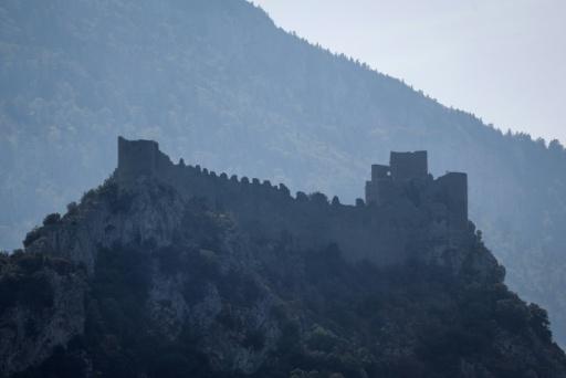 Le château de Puilaurens enveloppé de fumée lors d'un incendie de forêt à Puilaurens, dans l'Aude, le 5 septembre 2026 — Valentine CHAPUIS / AFP
