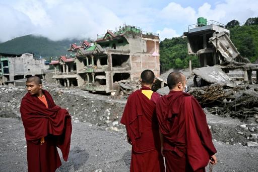 Nepal holds day of mourning as families pray missing still alive