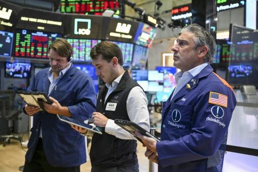 Wall Street clôture en baisse, mais parvient à limiter ses pertes