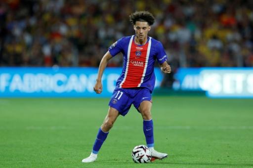 El nuevo fichaje del PSG Maghnes Akliouche durante el Trofeo de Campeones contra Lens, el 16 de agosto de 2026 en el estadio Bollaert, en Lens — GEOFFROY VAN DER HASSELT / AFP
