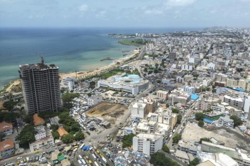 Vue aérienne de Dakar, le 2 septembre 2026. Le Fonds monétaire international (FMI) est parvenu à un accord avec le Sénégal, pays lourdement endetté, en vue de la mise en place d'un programme d'aide de 2,2 milliards de dollars sur la période 2026-2029 — PATRICK MEINHARDT / AFP