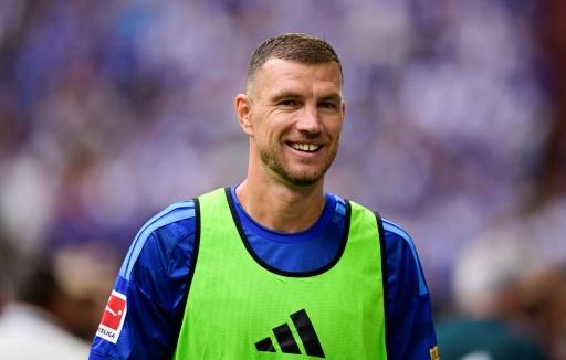 Capitão bósnio Edin Dzeko se aposenta da seleção aos 40 anos