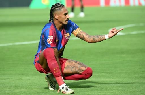 Barcelona goleia Valencia e se isola na liderança do Espanhol