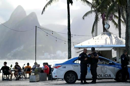 Agentes de la policía militar patrullan la playa de Arpoador, Rio de Janeiro, el 2 de septiembre de 2026 — MAURO PIMENTEL / AFP
