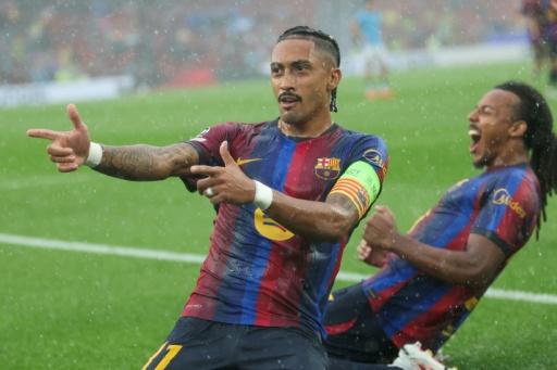 Raphinha lidera el festival de goles del Barça ante al Feyenoord