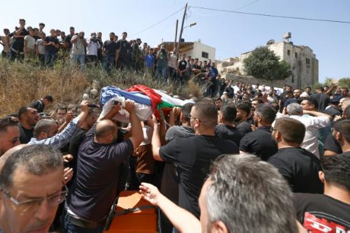 تشييع فلسطيني قضى خلال هجوم لمستوطنين في الضفة الغربية المحتلة وفق وزارة الصحة