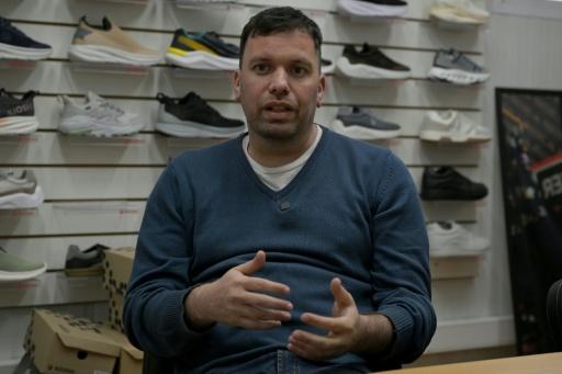 Emmanuel Fernandez, directeur de la PME Kioshi à Esteban Echeverria, près de Buenos Aires, le 27 août 2026 — JUAN MABROMATA / AFP