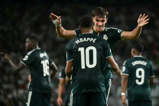 Espí rescata al Real Madrid en Elche