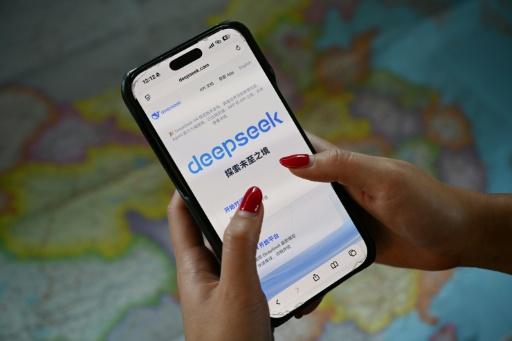 China considera 'infundadas' acusações dos EUA sobre roubo de tecnologia de IA