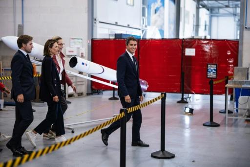 Le candidat de Renaissance à la présidentielle Gabriel Attal dans les locaux de l'entreprise aérospatiale Latitude le 17 septembre 2026 à Reims — Sameer Al-DOUMY / AFP